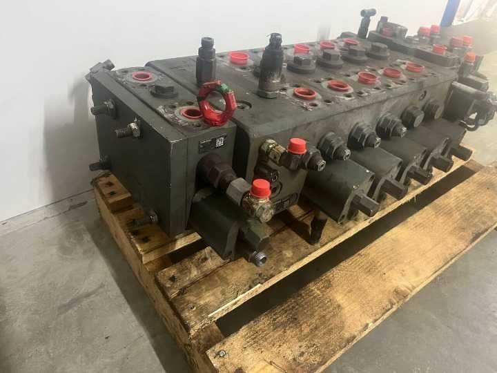 Distribuitor hidraulic LIEBHERR 11113870 -Piese de schimb LIEBHERR
