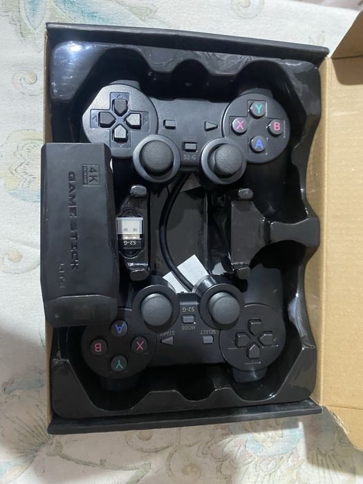 Игровая консоль