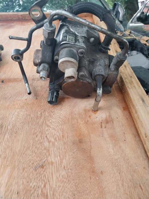 ГНП DENSO Toyota Corolla Verso Rav4 Auris Avensis 2.2d4d 22100-0R010