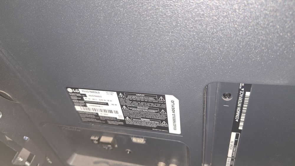 Televizor sotiladi 65 dyum