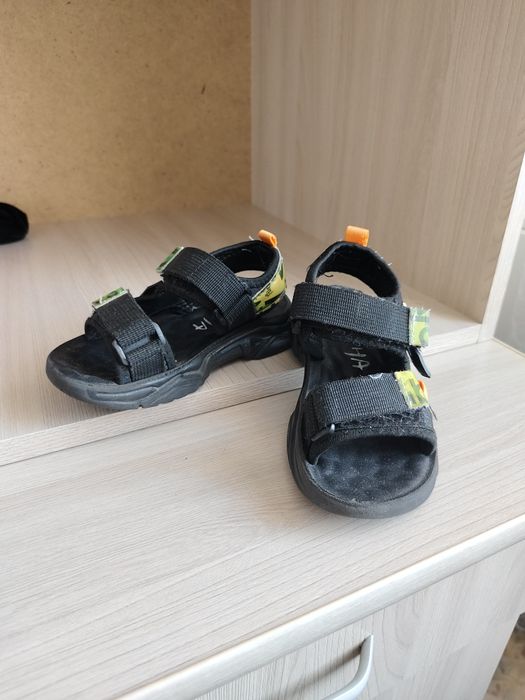 Продам сандали б/у .