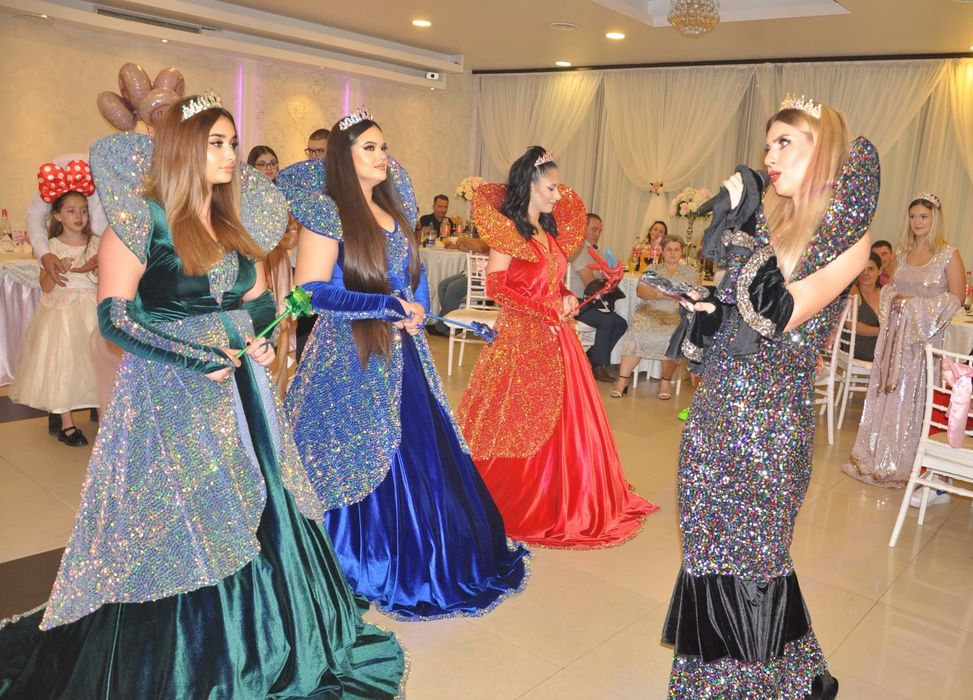 4 Ursitoare + 1 Animator + Cadou Bebe - DOAR 750 Lei