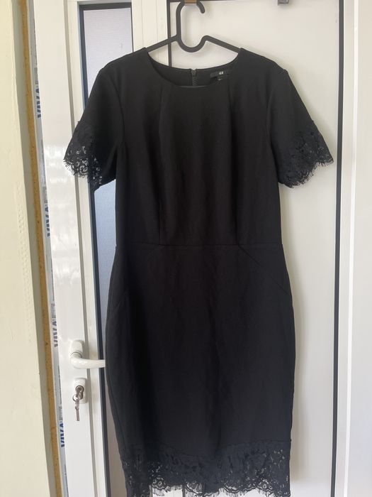 Елегантна черна рокля с дантела H&M