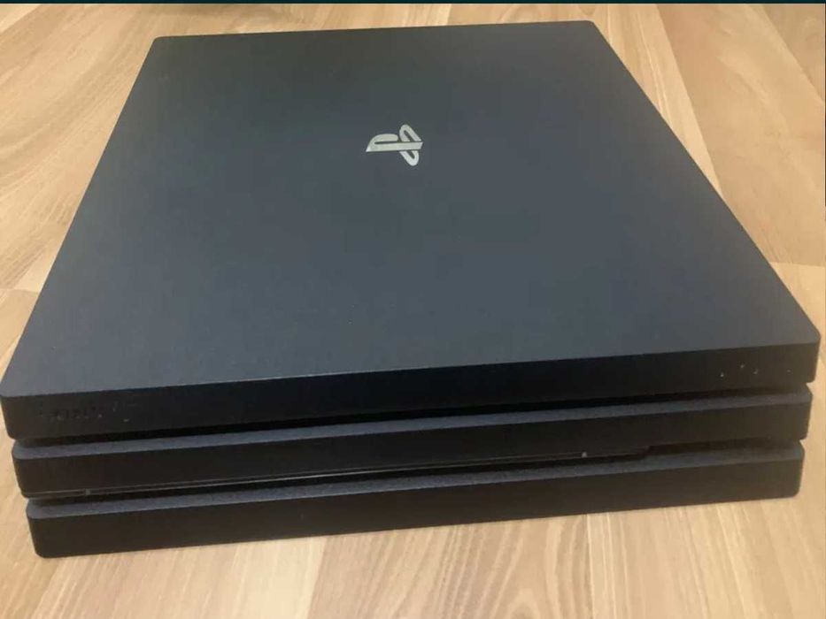 Ps 4 pro отлично ссъстояние