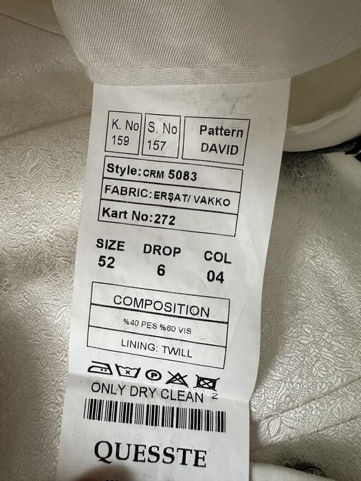 Costum mire alb cu pantaloni negri