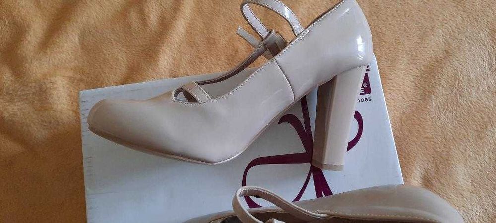 Pantofi bej damă noi