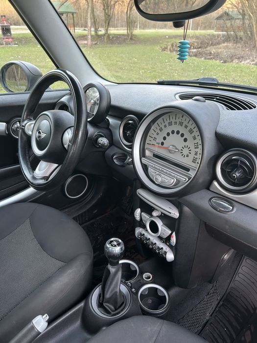 Vând Mini Cooper