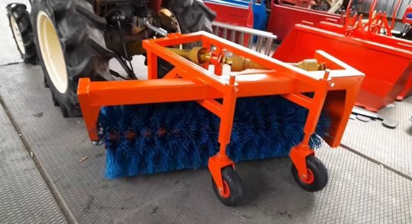 Коммунальная дорожная щетка для уборки СНЕГА «Уралец» на трактор