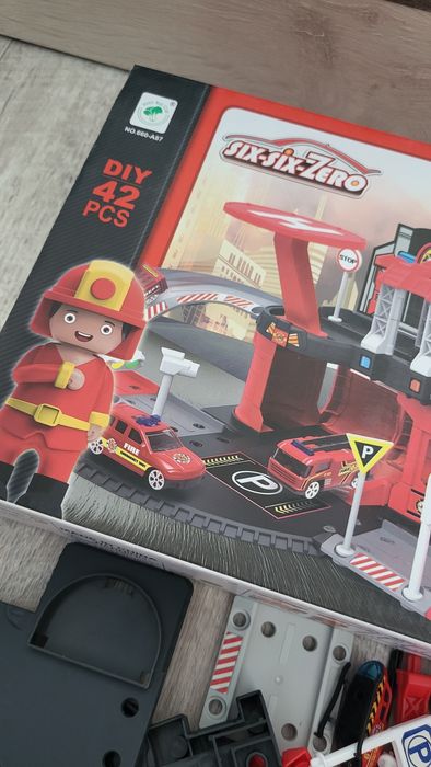 Продам дорогу с машиной и вертолётом