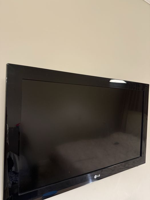 Телевизор LG в хорошом состоянии