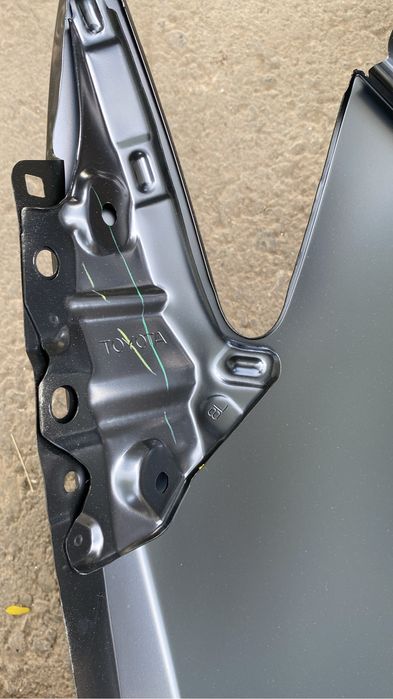 Крылья оригинал на Тойота Камри 70/75