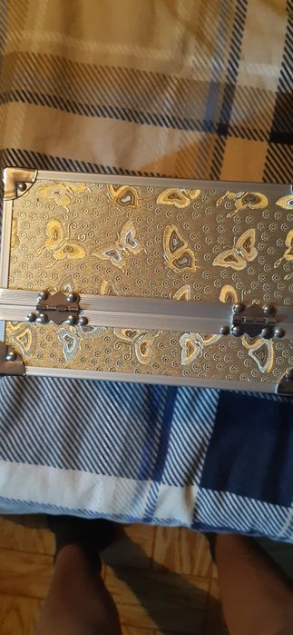 Шкатулка металл золотистая