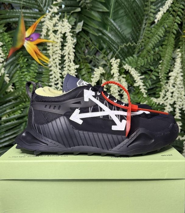 Off white odsy condiție buna