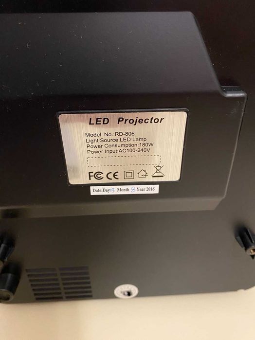 Proiector LED + Ecran Proiecție 120” – Perfect pentru Home Cinema