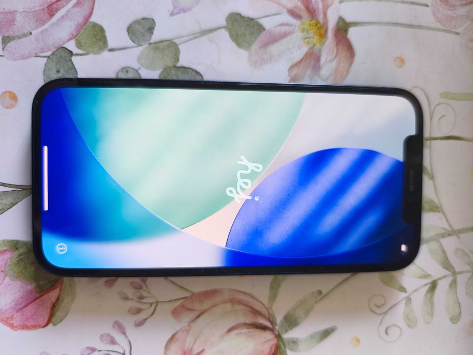 Vând iPhone 12.