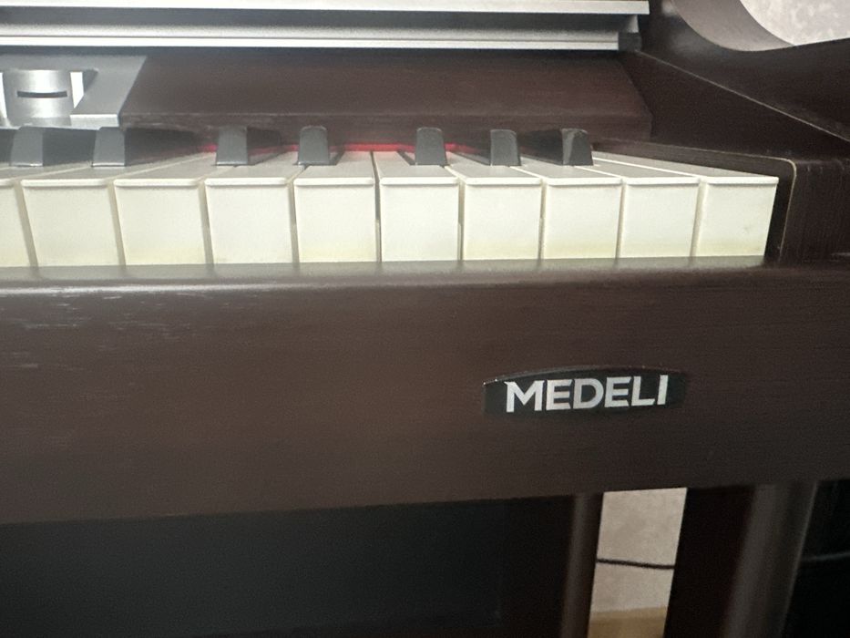 Продам цифровой электро пианино