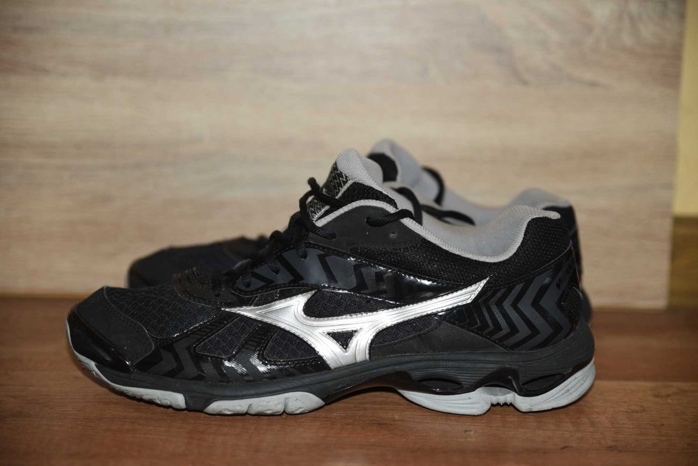 Mizuno оригинални маратонки номер 45, но са уголемени