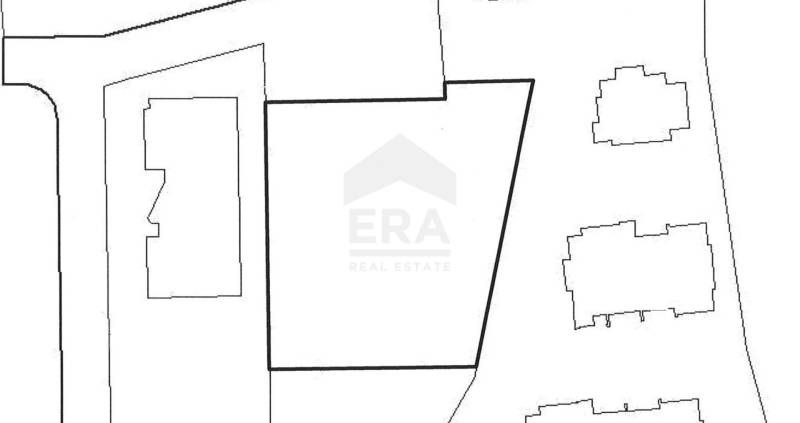 Атрактивен имот на втора линия от плажа и с частично нескриваема панор