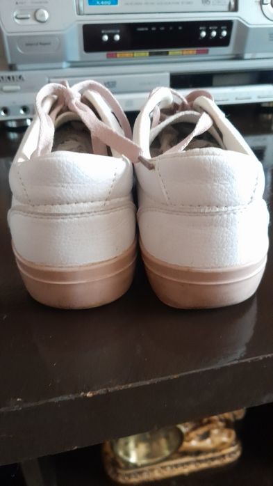 Фирменные кроссовки