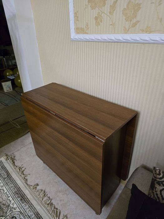 Продам стол книжку