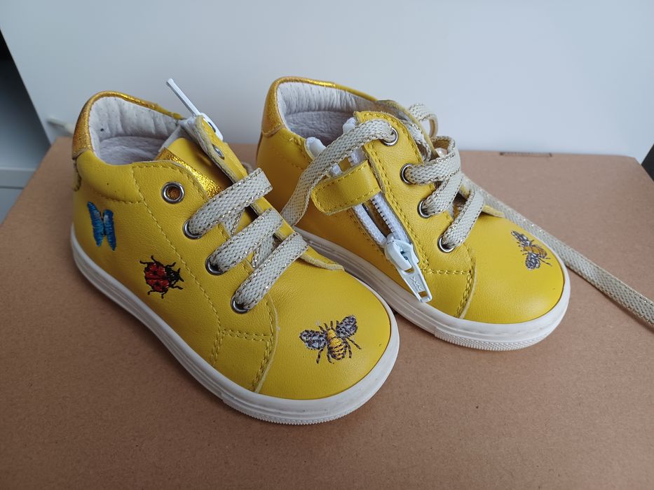 Обувки, ботушки и кецове за момиченце