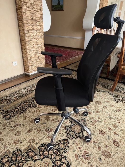 Продается офисное кресло 700.000 сум