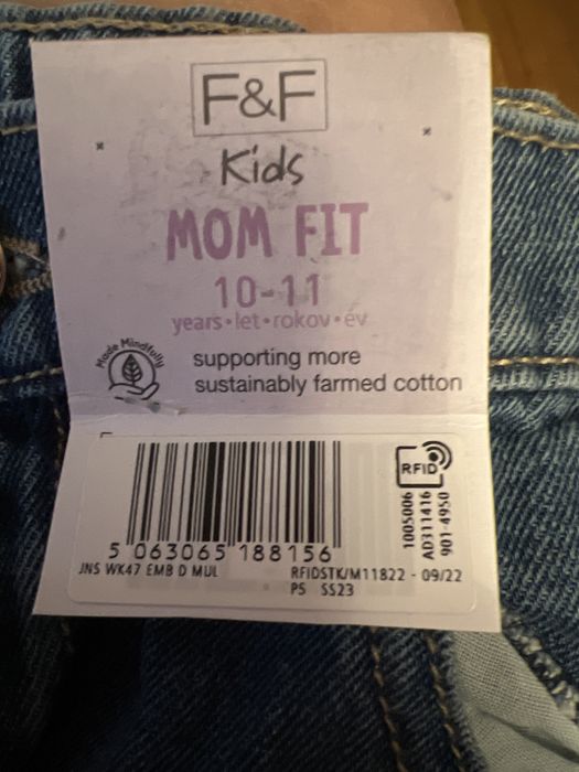 Джинсы на девочка