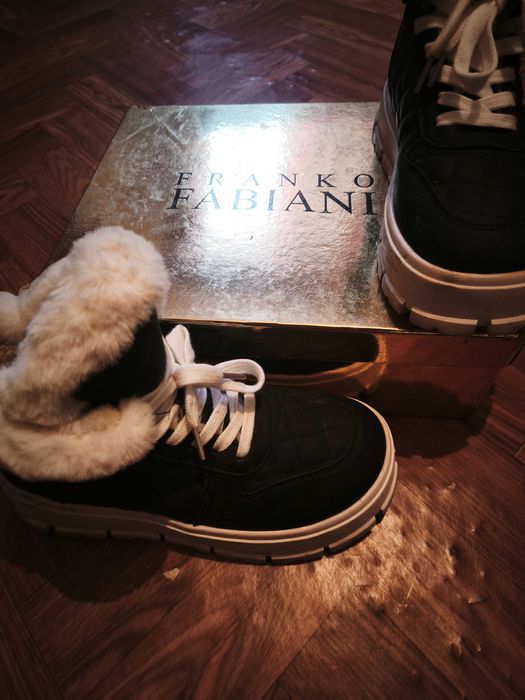 Продаю зимние ботинки