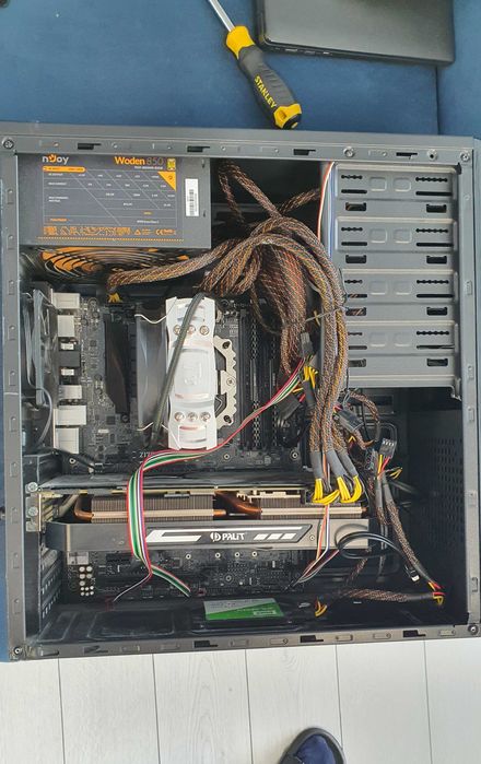 Vand desktop PC Gaming i7 - 32 Ram - SSD - GeForce GTX 1080 Ti 11GB DDR5, in stare excelenta