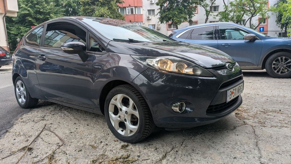 Ford Fiesta 2011 | 1.25 benzină | 122.000 km | 2 uși | Manuală