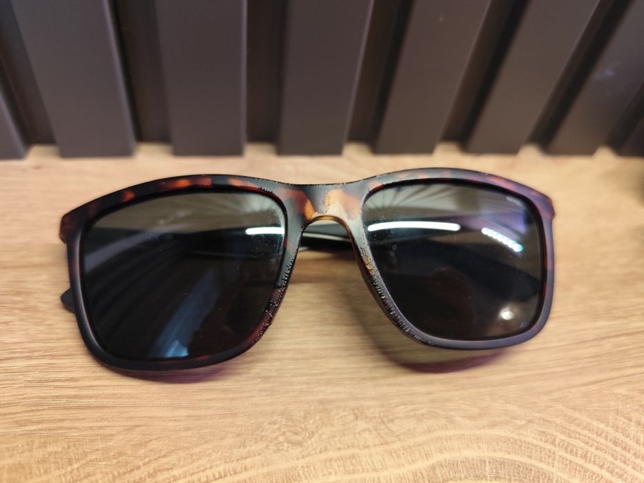 Подарявам дамски слънчеви очила с полароидна защита INVU