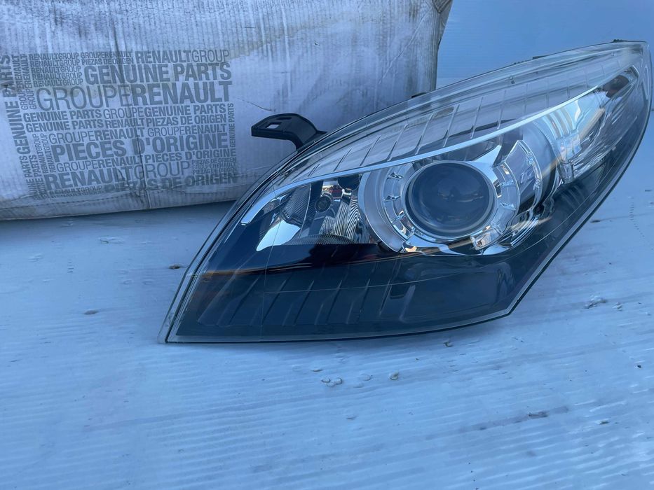 Far stanga xenon Renault Megane 3 2009-2013 nou original Renault