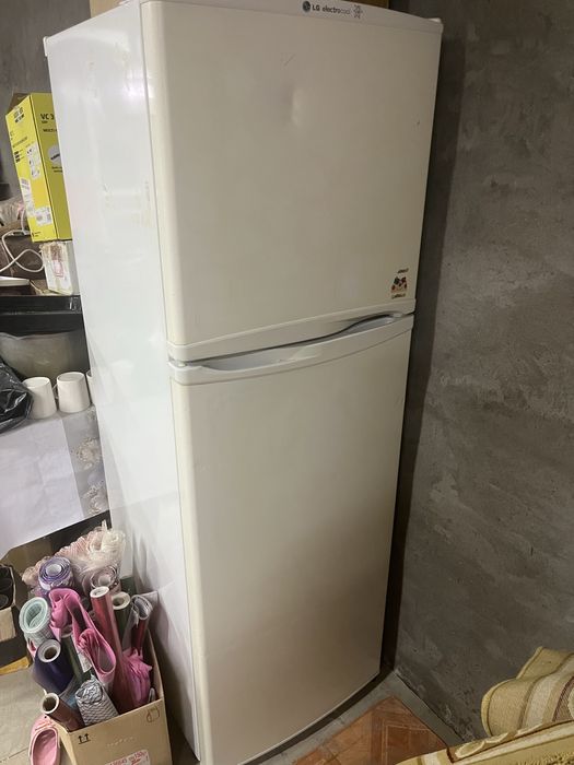 Холодильник марки LG. В хорошем состоянии