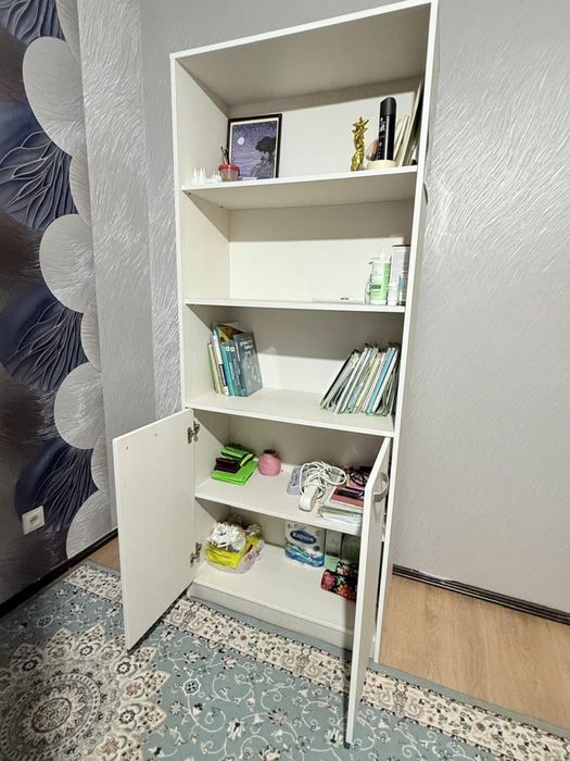 Срочно продам книжный шкаф