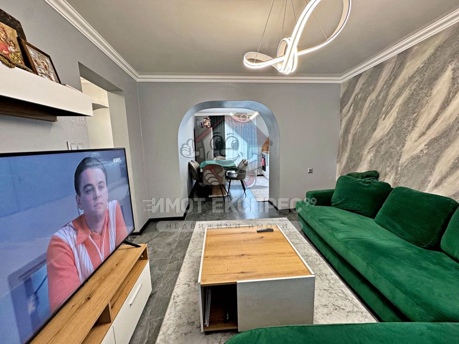 Самостоятелна къща, с двор, кв.Метоха