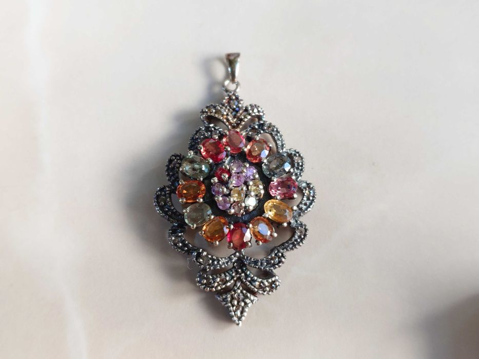 Pandantiv din aur de 9 k cu diamante naturale si safire naturale