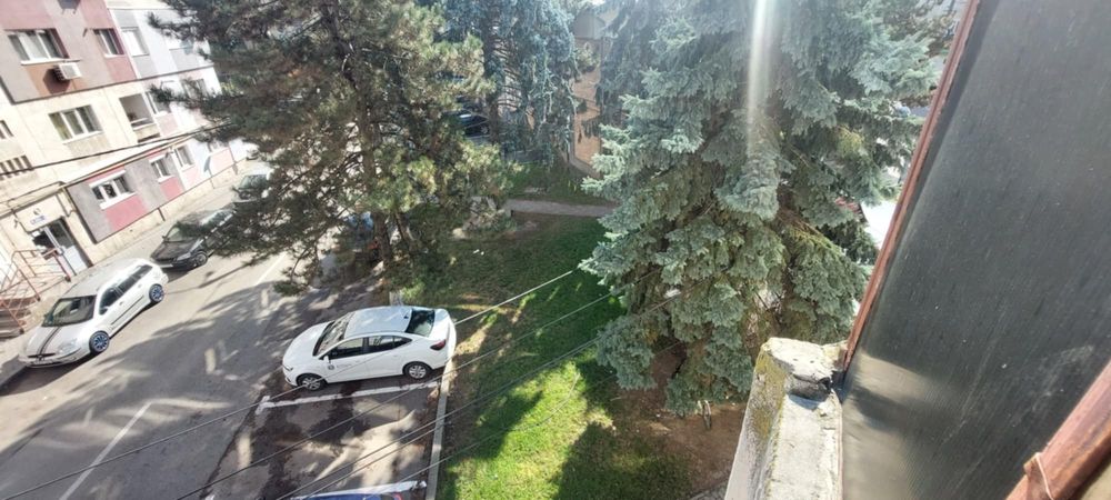 Apartament 3 camere, decomandat, etaj 2/4, central, PF