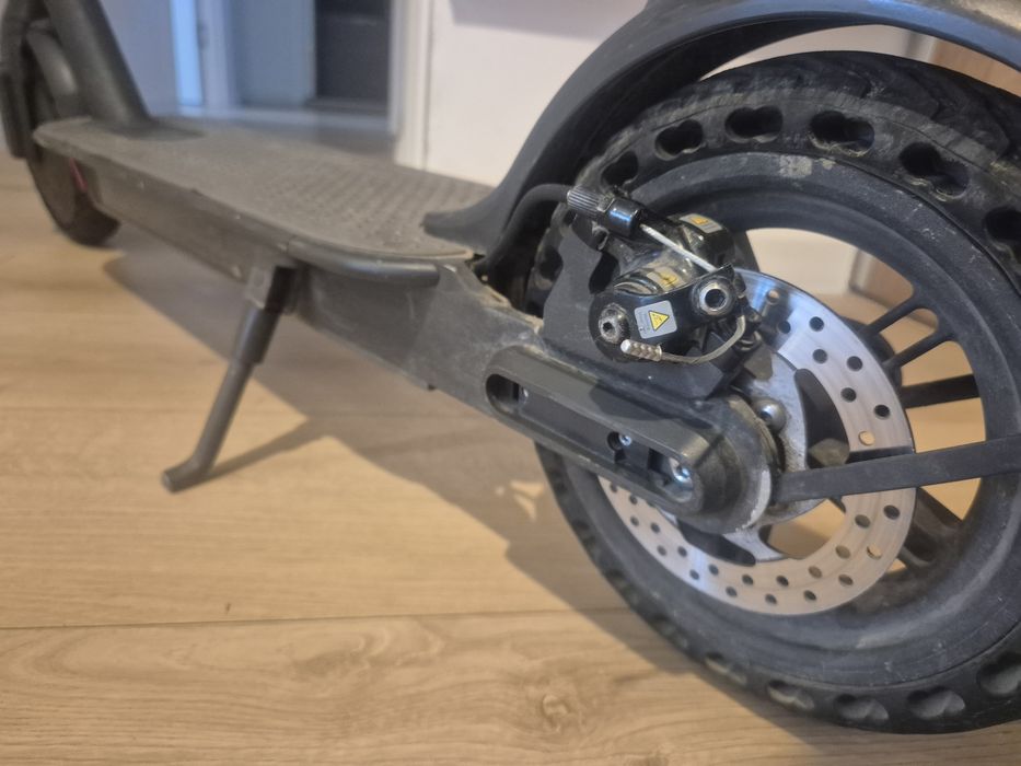 Trotineta electrica Xiaomi Mi Essential, Autonomie 20 Km, 20 Km/h, Negru