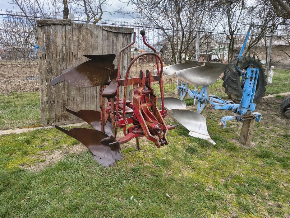 Plug reversibil cu două brazde