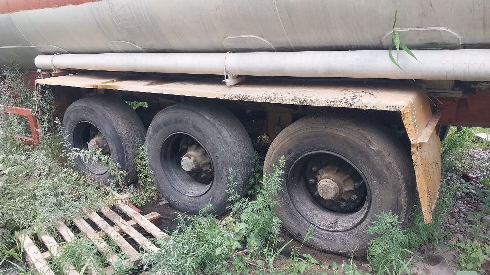 Продам полу прицеп, цистерна