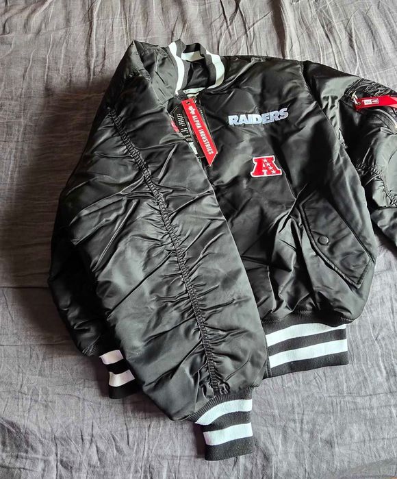 Чисто ново яке бомбър