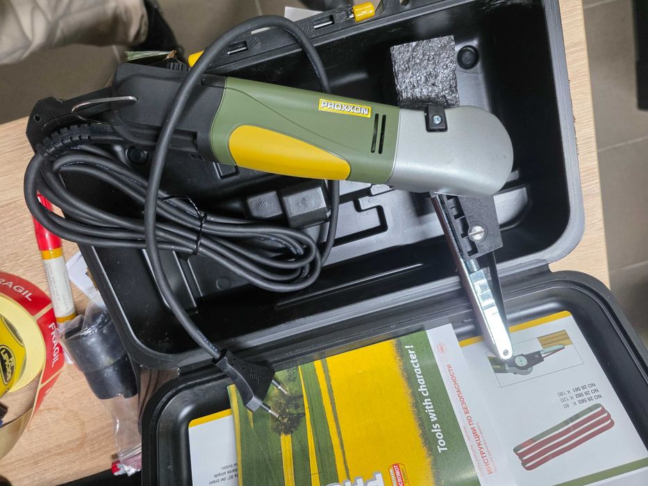 Proxxon BS/E - Minislefuitor de tip curea cu cap oscilant, 80 W