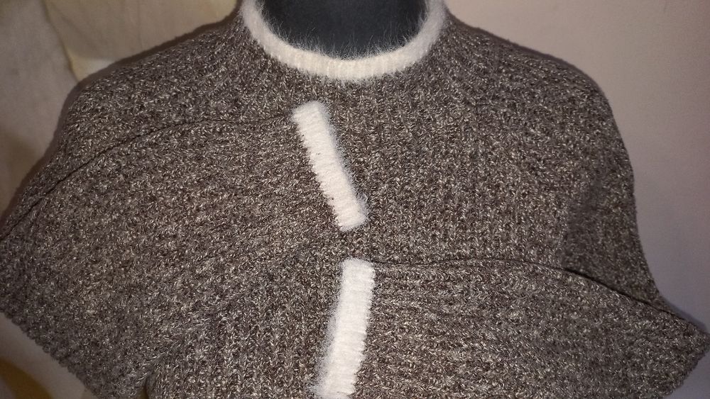 Женский теплый свитер сатылады