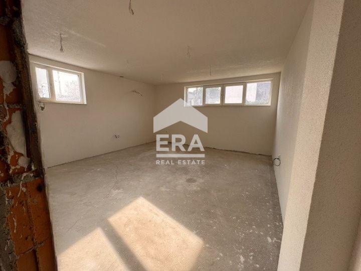 Офис в новопостроена кооперация с Акт 16, в кв. "Изгрев", за продажба,