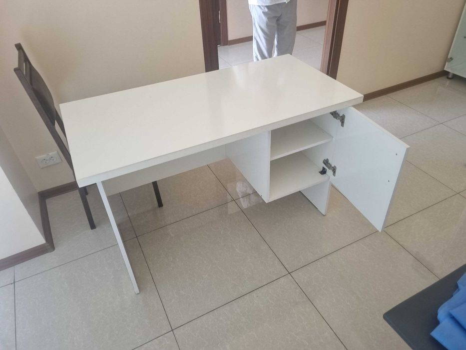 Письменный стол белый