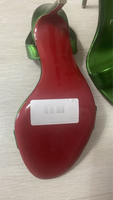 Продам босоножки Лабутен оригинал
