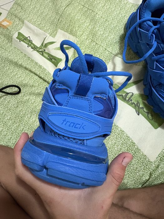 balenciaga track