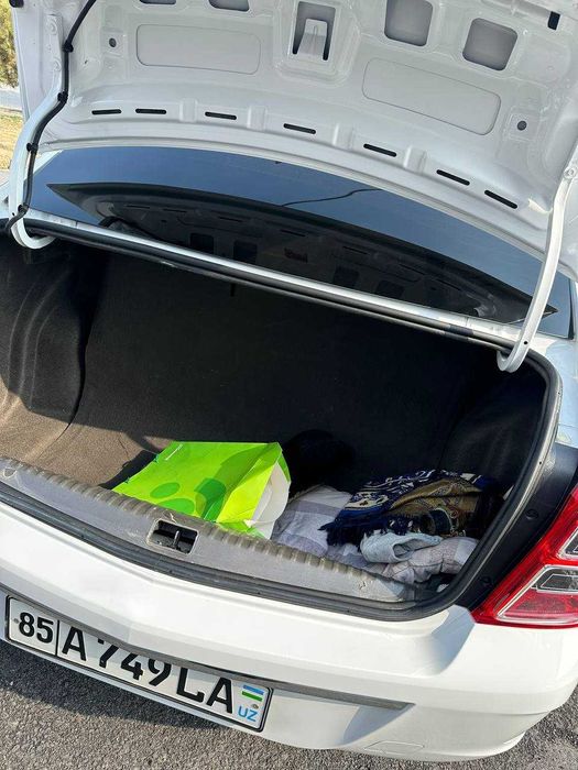 Cobalt aftomat 2023-yil 75 000 km Rangi: Oq