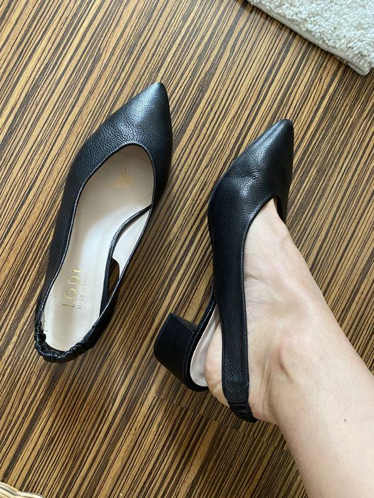 Pantofi piele decupati la spate