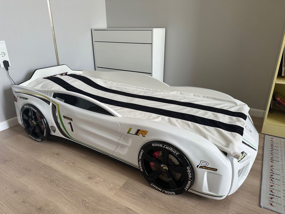 Продам детскую кровать авто